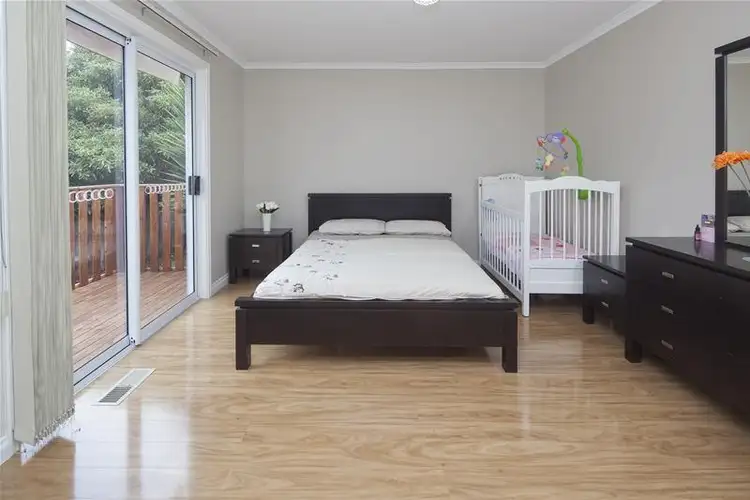 Fifth view of Homely house listing, 3 Hanover Court, Endeavour Hills VIC 3802