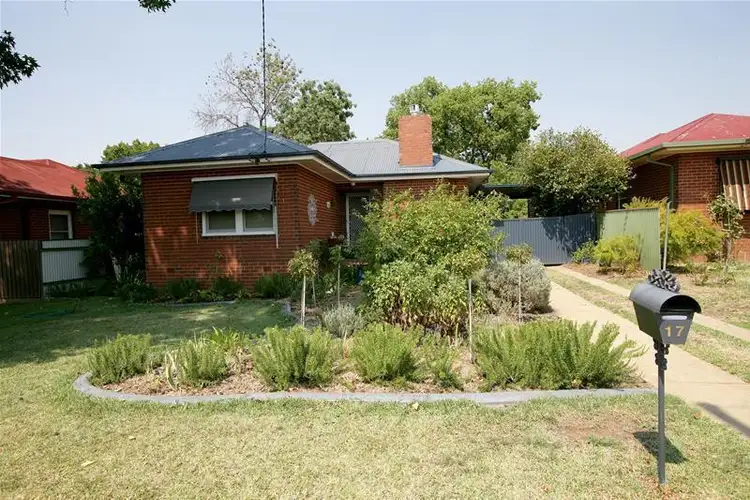 17 Bluett Crescent, Turvey Park NSW 2650