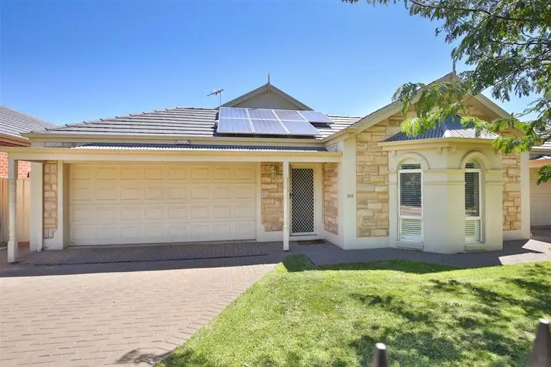 Main view of Homely townhouse listing, 305 Eighth Street, Mildura VIC 3500