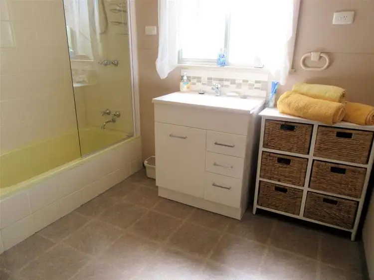 Seventh view of Homely house listing, 2 Goulburn Avenue, Red Cliffs VIC 3496
