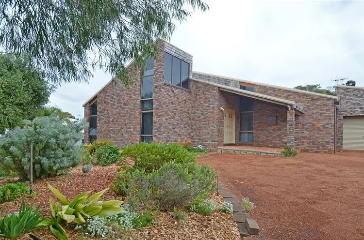 4 Bundara Close, Little Grove WA 6330