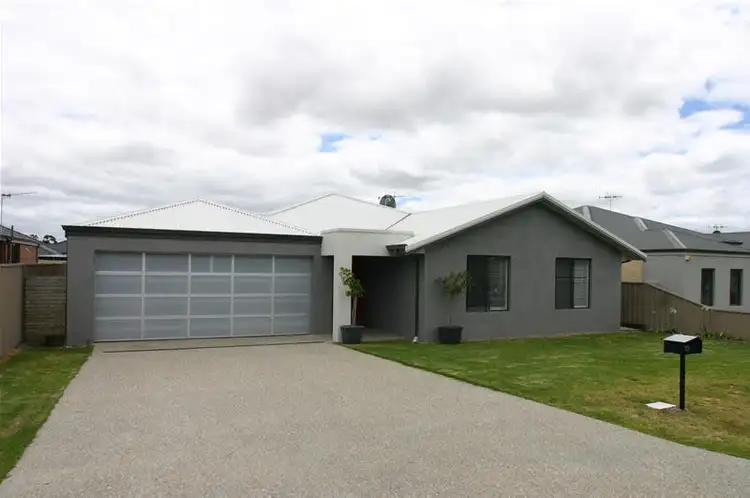 13 Moon Parade, Mckail WA 6330