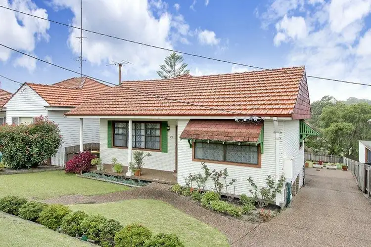 25 E K Avenue, Charlestown NSW 2290