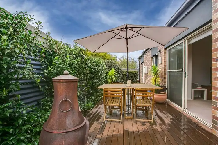 2/2 Seaton Court, Somerville VIC 3912