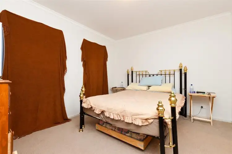 Fifth view of Homely house listing, 8 Anne Cox Drive, Red Cliffs VIC 3496