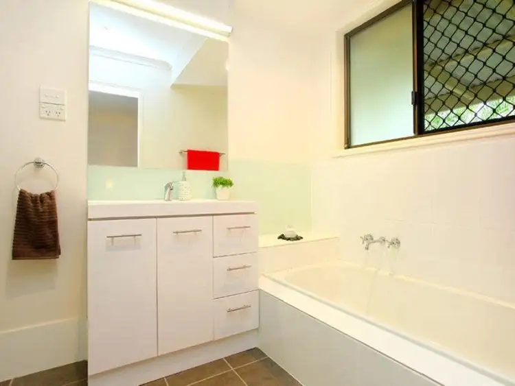 Fifth view of Homely house listing, 2 Cambridge Court, Carrara QLD 4211