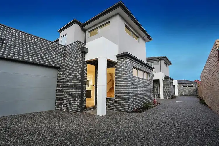 2/7 Stapley Crescent, Altona North VIC 3025