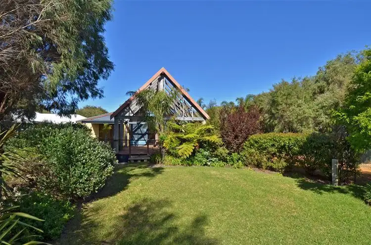 18 Goss Street, Little Grove WA 6330