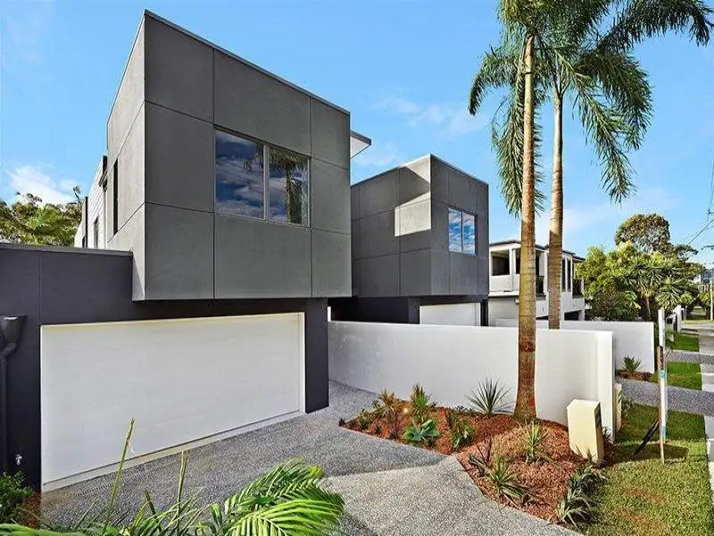 Main view of Homely townhouse listing, 2/7 Heeb Street, Bundall QLD 4217