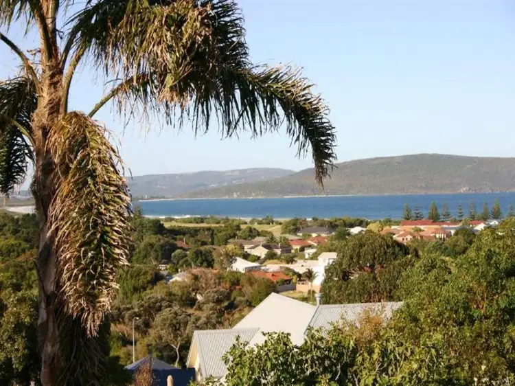 2/66 Wylie Crescent, Albany WA 6330