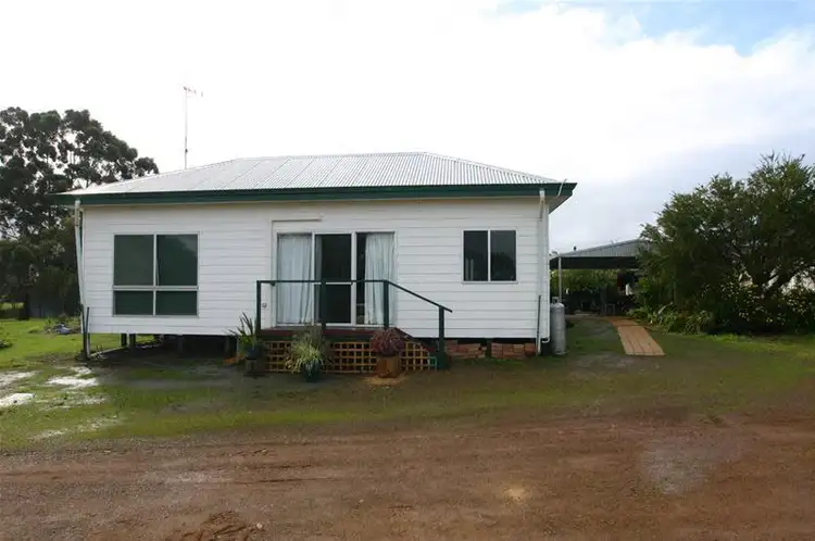 Second view of Homely house listing, 8 Boycartiup Street, Manypeaks WA 6328