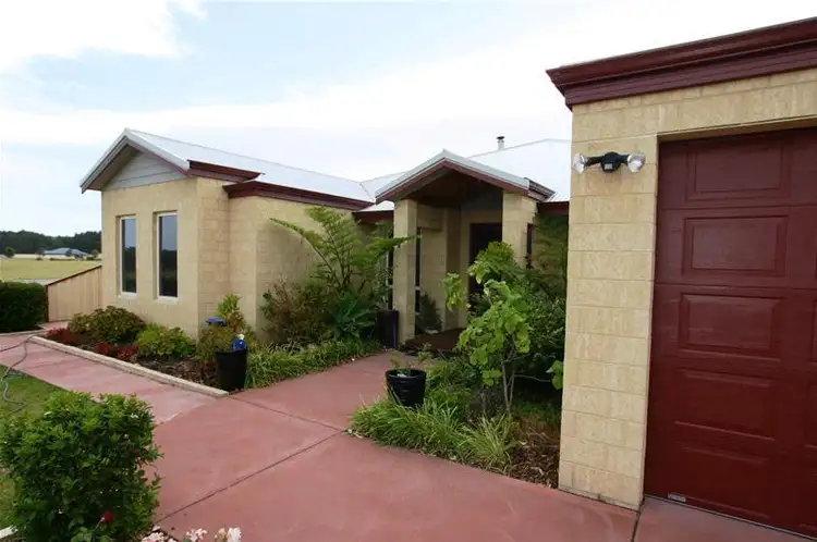 52 Lakeside Drive, Mckail WA 6330