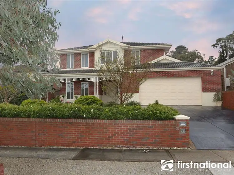37 Cambridge Drive, Berwick VIC 3806
