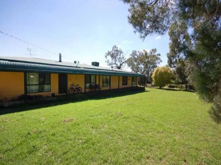 25 Cox Street, Mangoplah NSW 2652