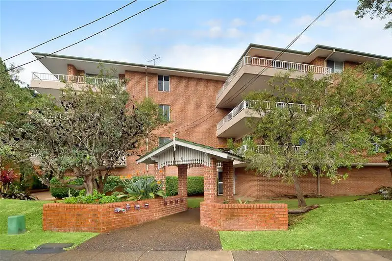 Main view of Homely unit listing, 5/5 Clarence Avenue, Dee Why NSW 2099