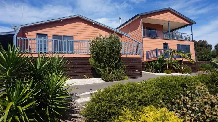 6 Central Avenue, Loch Sport VIC 3851