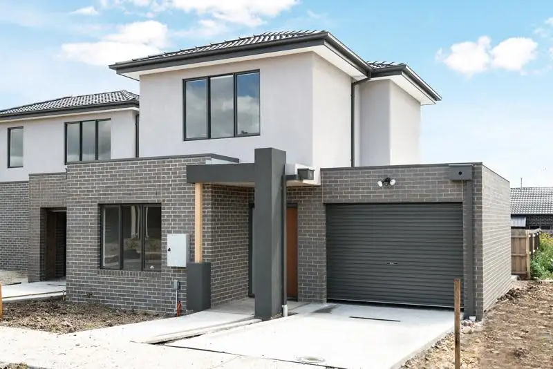 Main view of Homely townhouse listing, 8 Rosamond Way, Epping VIC 3076