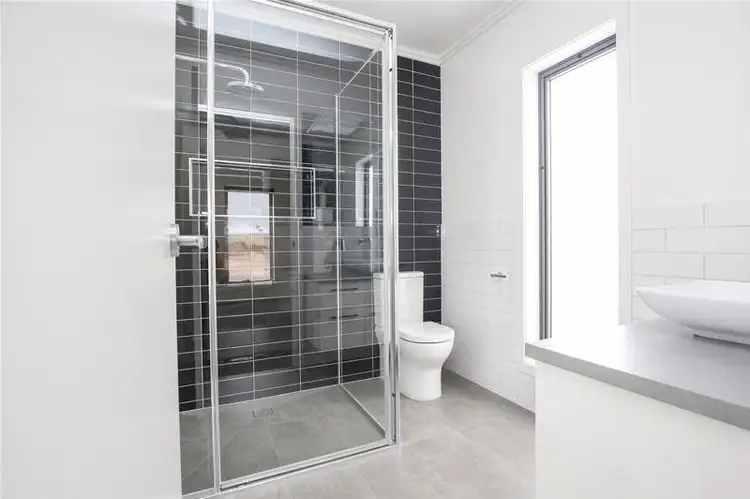 Fourth view of Homely house listing, 5 Springfield Drive, Mildura VIC 3500