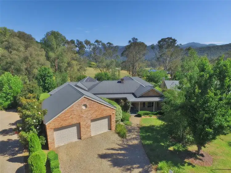 7 Colonial Court, Bright VIC 3741