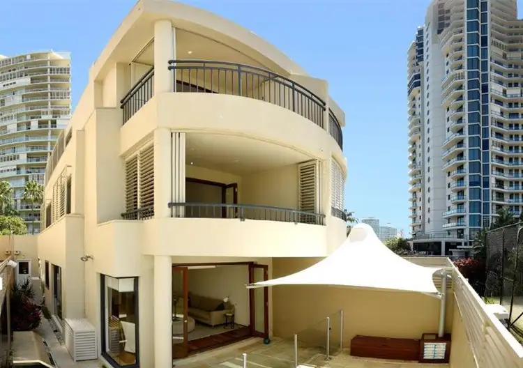2/5 Mountbatten Avenue, Main Beach QLD 4217