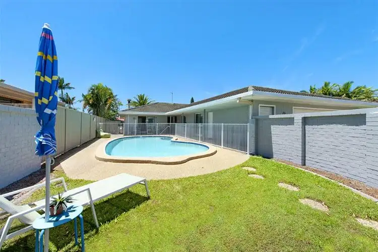 8 McIlwraith Avenue, Sorrento QLD 4217