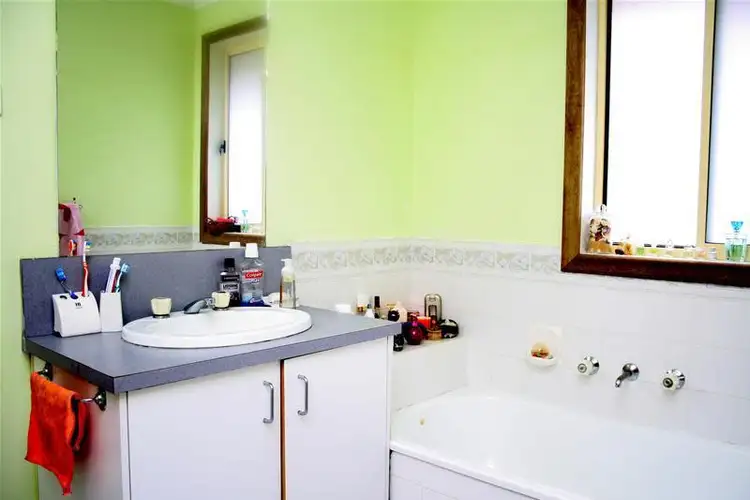 Fifth view of Homely house listing, 16 Gimlet Close, Meadow Heights VIC 3048