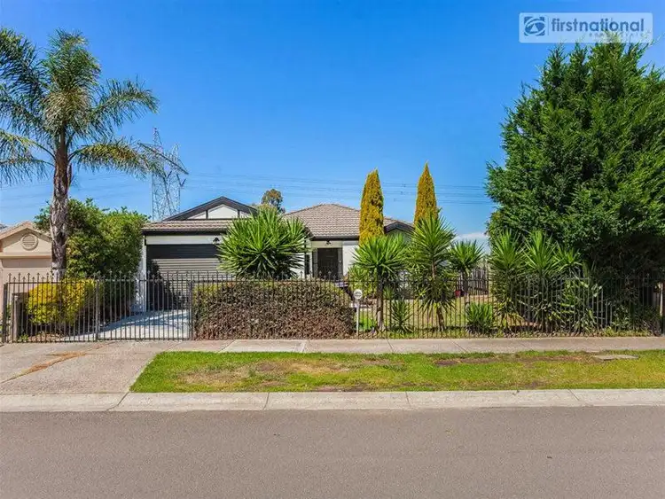 17 Kingsford Way, Roxburgh Park VIC 3064