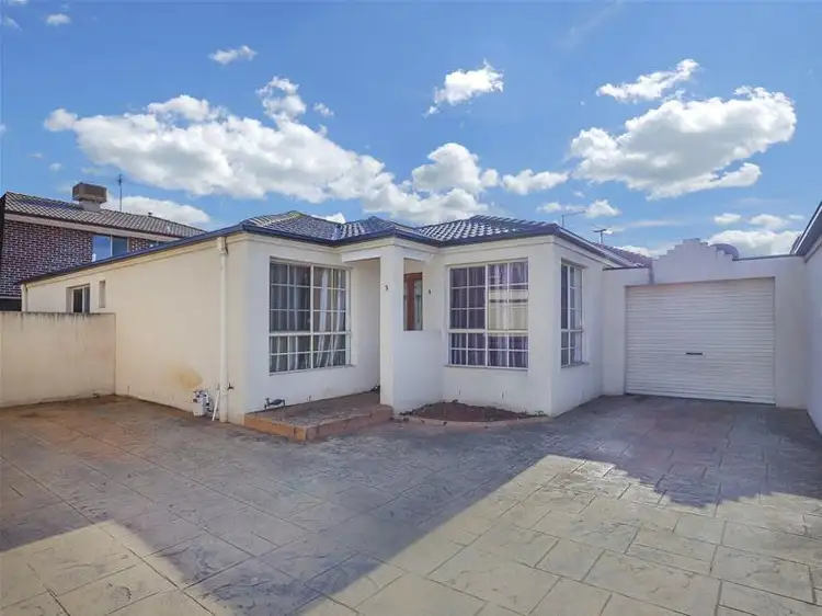 3/8 Hood Crescent, Fawkner VIC 3060