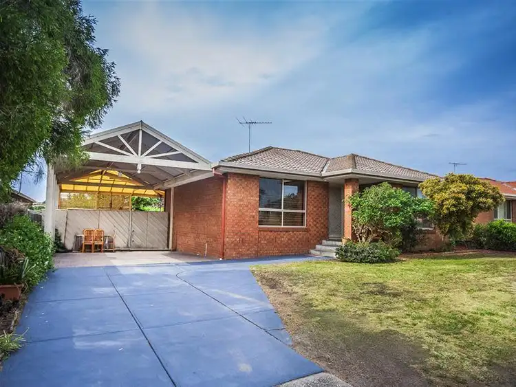 Second view of Homely house listing, 5 Hovea Close, Meadow Heights VIC 3048