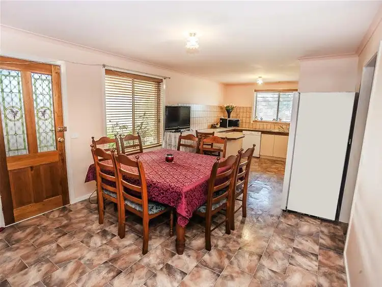 Sixth view of Homely house listing, 5 Hovea Close, Meadow Heights VIC 3048