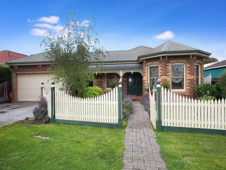 11 Rutherford Way, Roxburgh Park VIC 3064