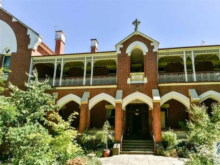 8 Priory Lane, Beechworth VIC 3747