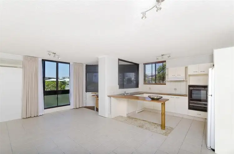 2/7 Nyrang Avenue, Palm Beach QLD 4221