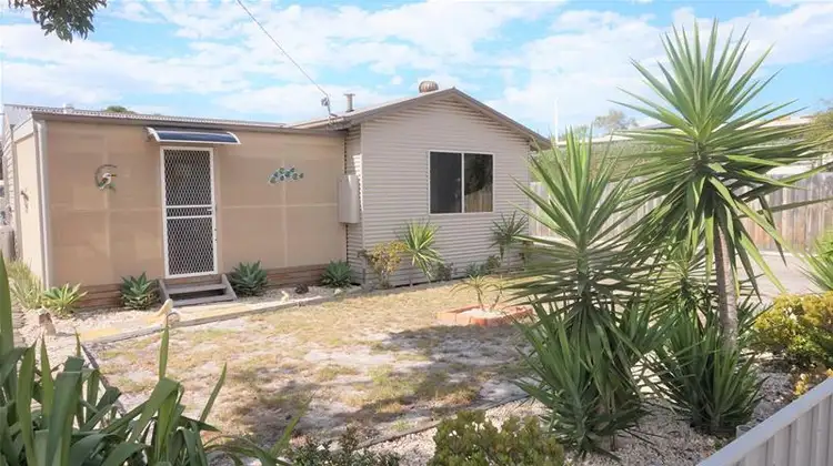 6 Clarke Street, Loch Sport VIC 3851