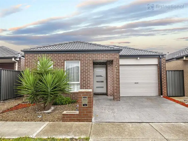 15 Birdswood Crescent, Craigieburn VIC 3064
