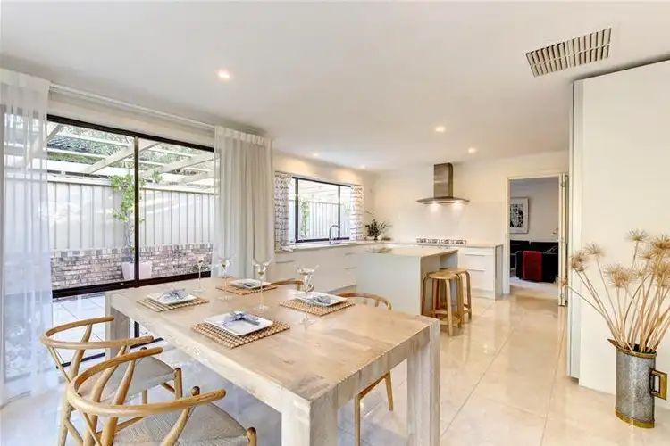 25 Woodlea Drive, Aberfoyle Park SA 5159