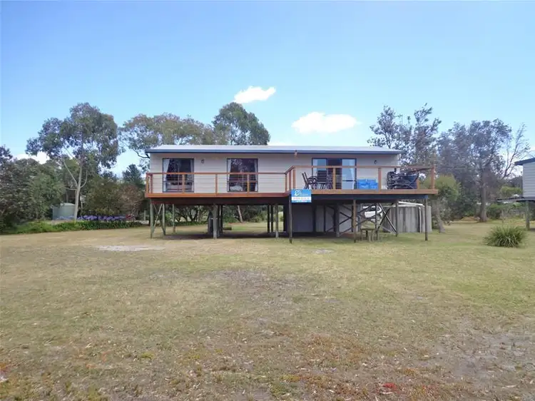 10 Simon Court, Loch Sport VIC 3851
