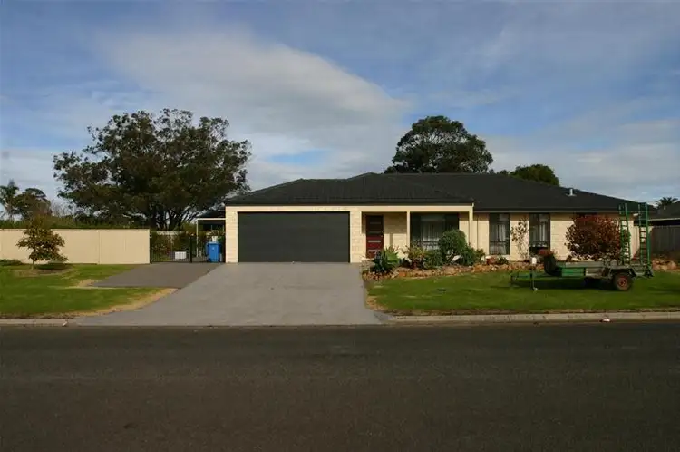 19 Dunn Street, Orana WA 6330