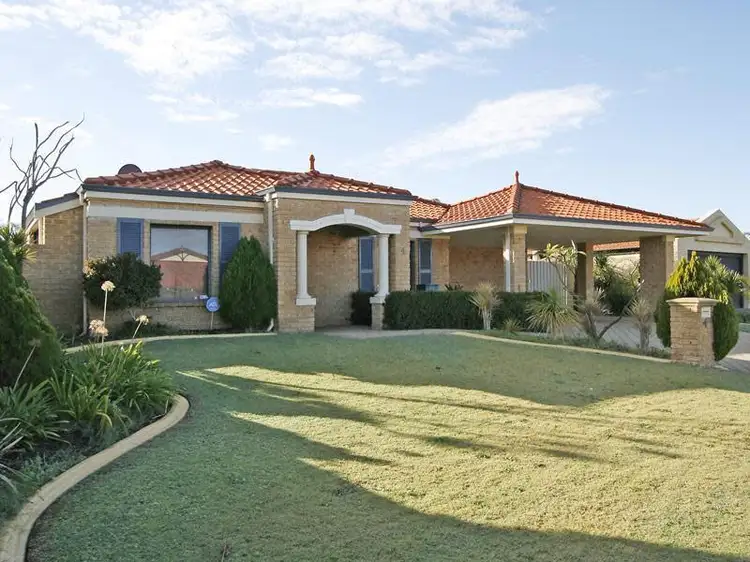 4 Camelot Grove, Carramar WA 6031