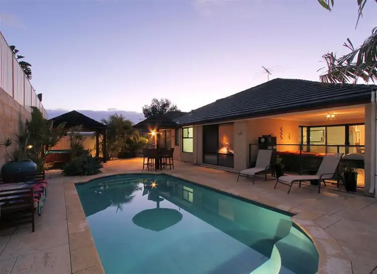 8 Ankuri Pass, Carramar WA 6031