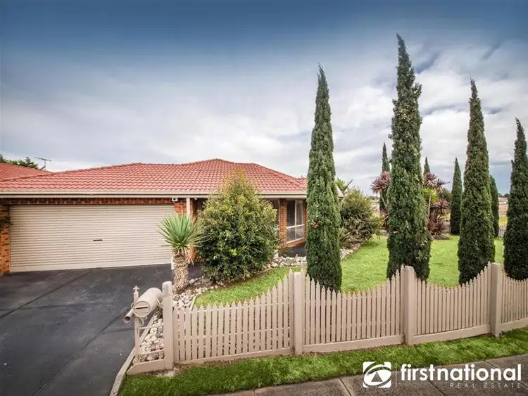 1 Manatoka Crescent, Hampton Park VIC 3976