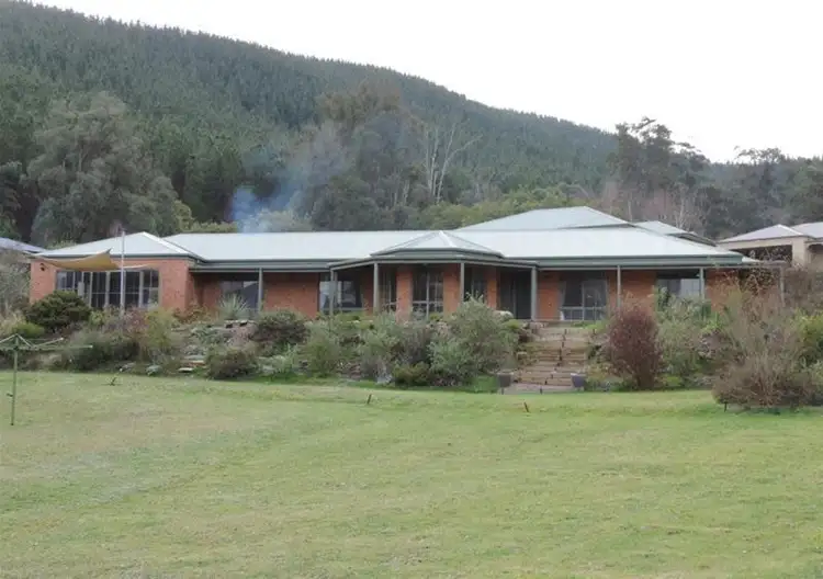 24 Norman Court, Bright VIC 3741