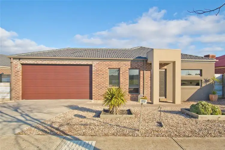 29 Roslyn Park Drive, Melton West VIC 3337