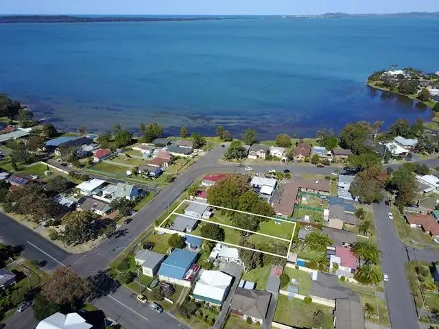 2 Lakeview Avenue, Gorokan NSW 2263