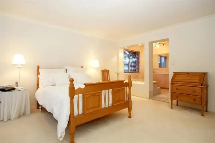 Seventh view of Homely house listing, 8 Kilburn Close, Carindale QLD 4152