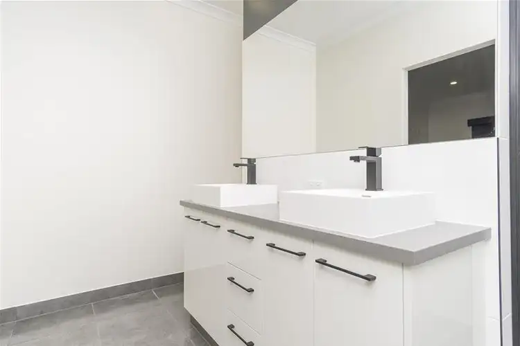 Seventh view of Homely house listing, 5 Toorak Drive, Irymple VIC 3498
