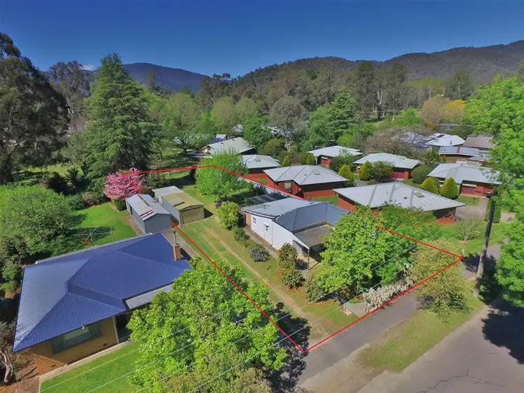 37 Cobden Street, Bright VIC 3741