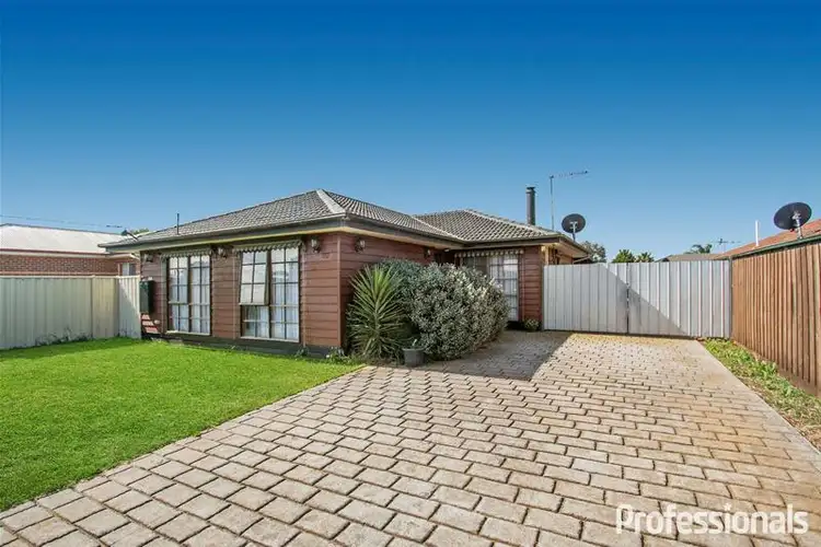 20 Stewart Crescent, Rockbank VIC 3335