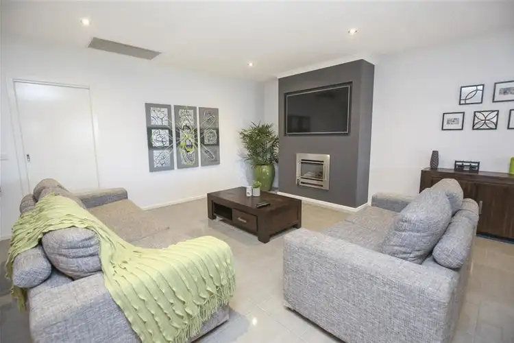 Second view of Homely house listing, 8 Lakeview Court, Mildura VIC 3500