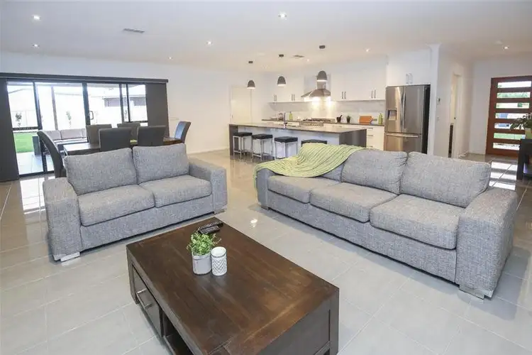 Fourth view of Homely house listing, 8 Lakeview Court, Mildura VIC 3500